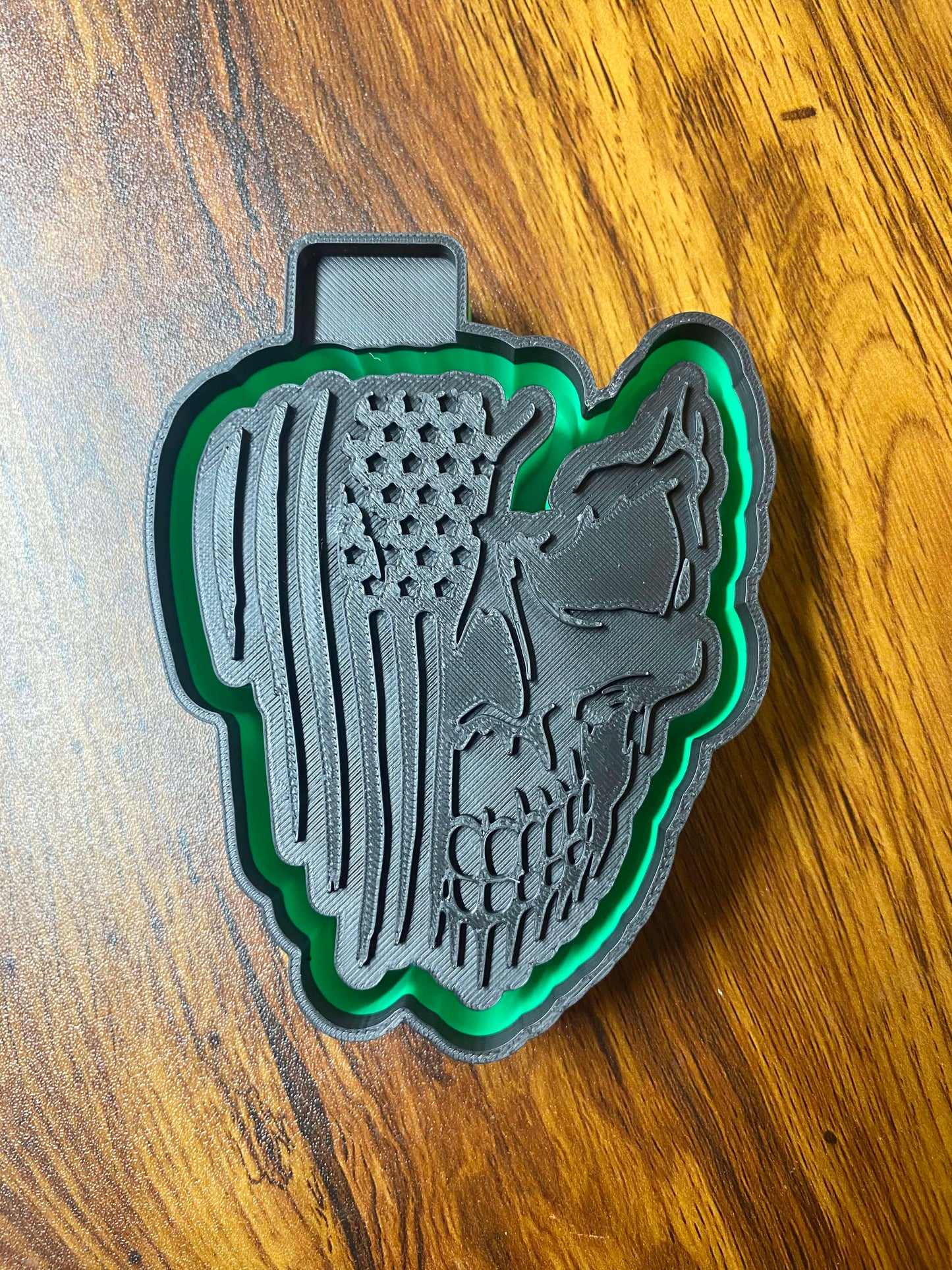 Half Skull Half Flag Mold