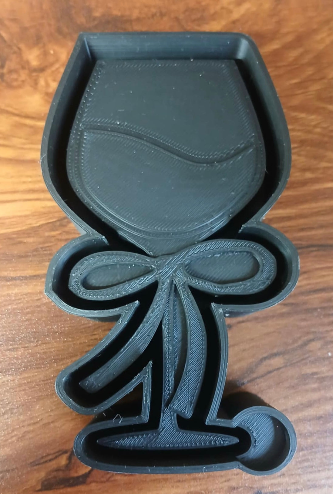 Wine Glass with Bow Mold