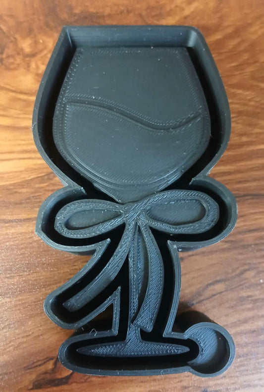 Wine Glass with Bow Mold