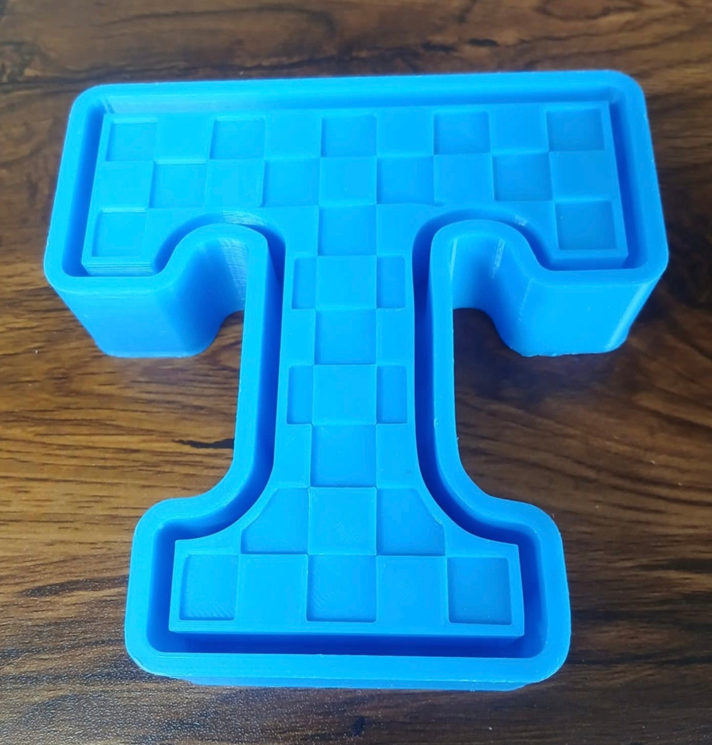 Checkered T Mold