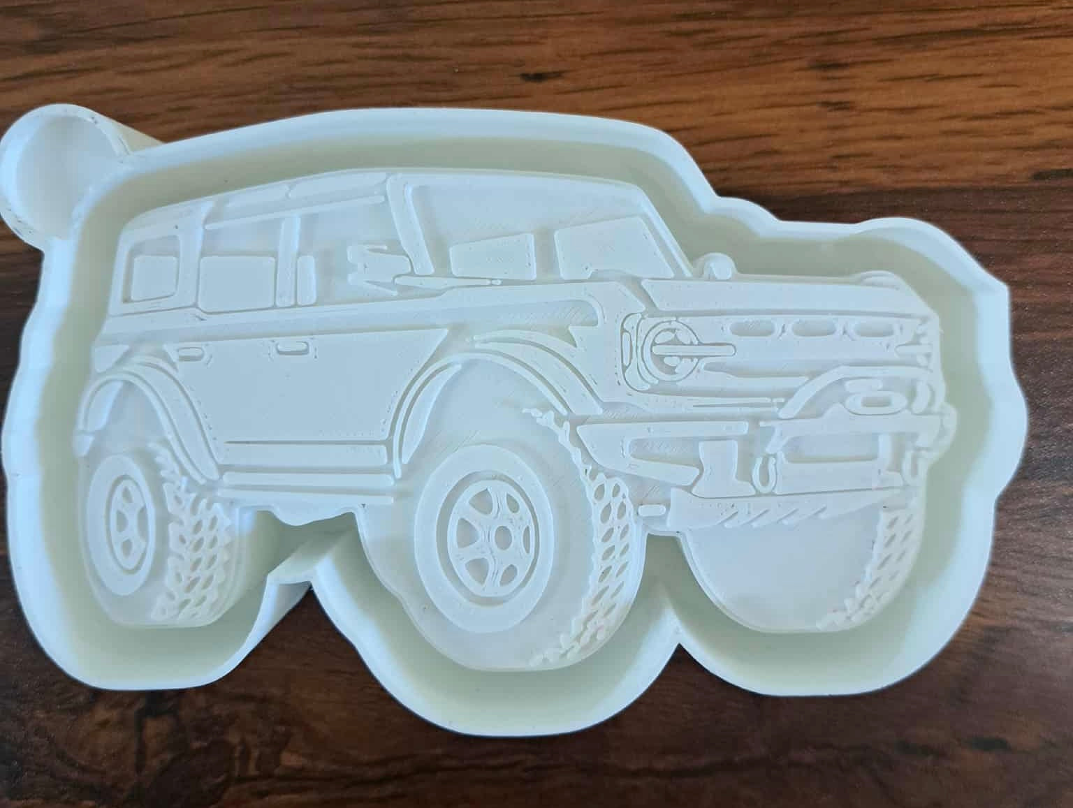 Auto Bronco mold – Lazy Day Crafts
