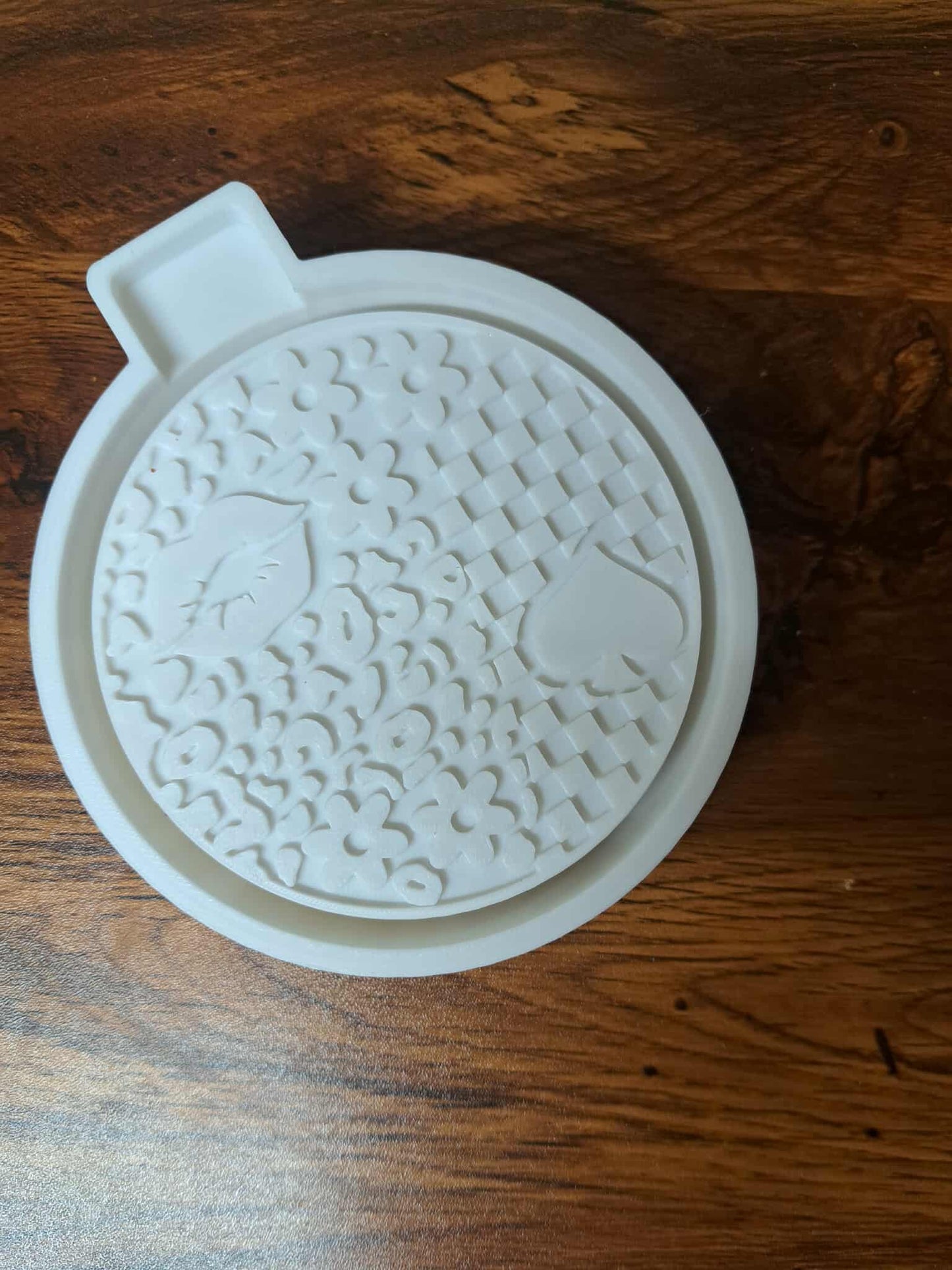 Lips Daisies Spades Circle Mold