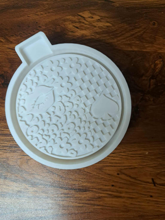 Lips Daisies Spades Circle Mold