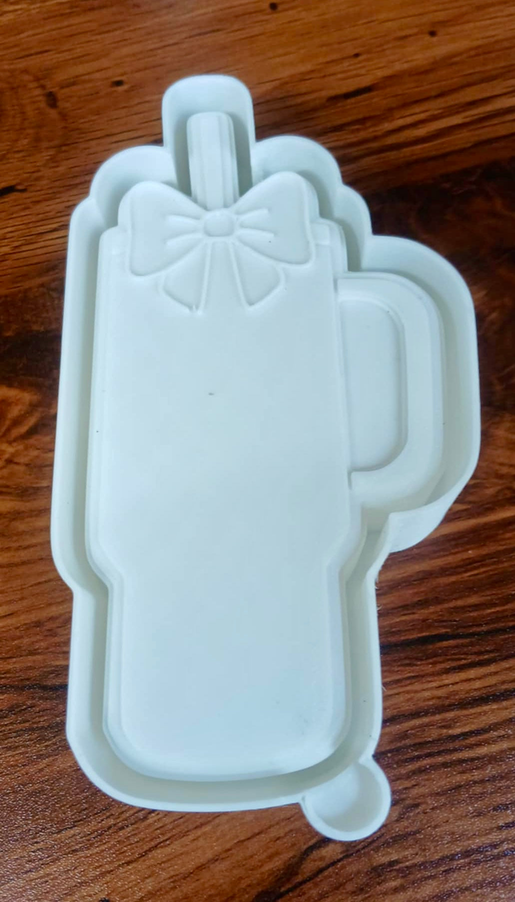Tumbler with Bow Mold