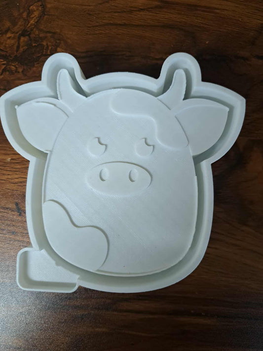 Pig-shaped 3d housing on a wooden surface used to make freshie molds